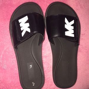 Size 6 Michael Kors slippers